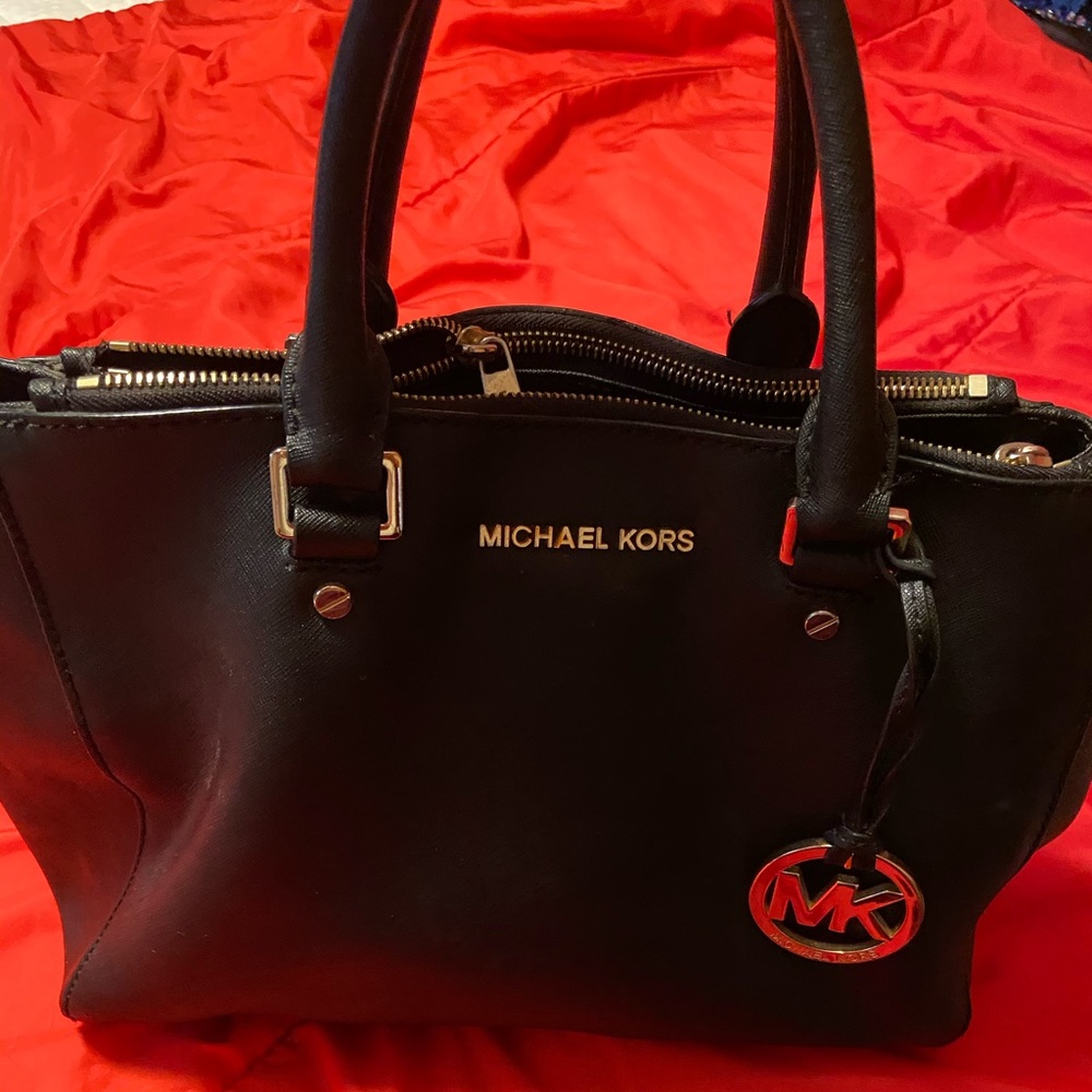 Micheal Kors black leather purse